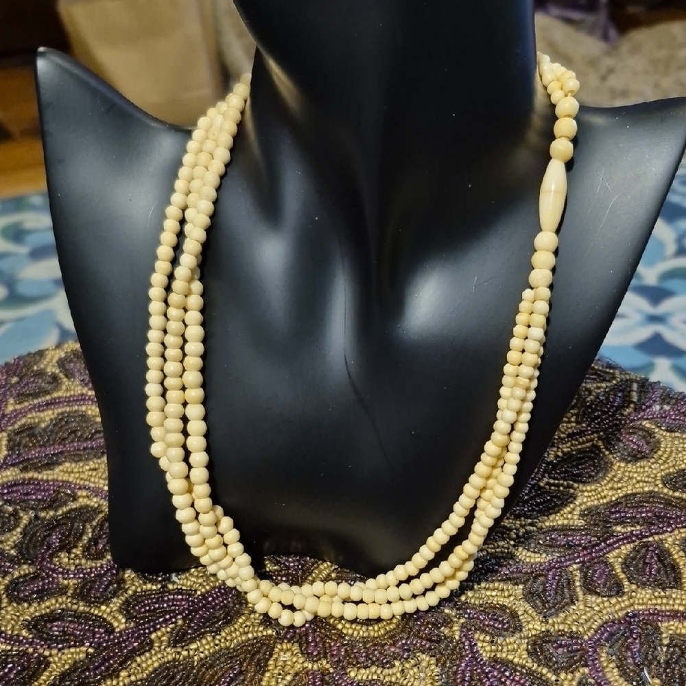 Elegant Cream Beaded Necklace